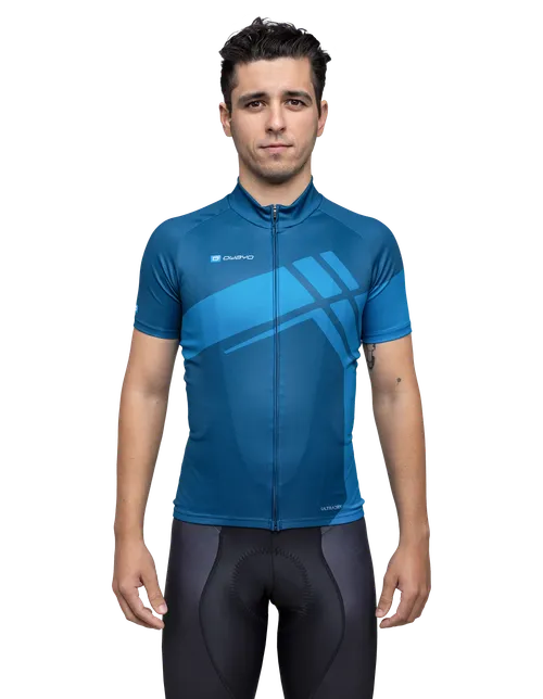  Le modèle mesure 173 cm  cm et porte une taille  5