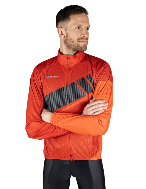  Le modèle mesure 186 cm  cm et porte une taille  7