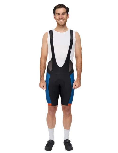  Le modèle mesure 178 cm et porte une taille  4