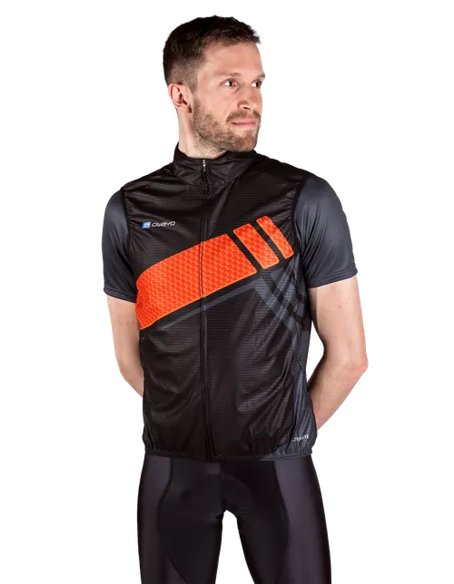  Le modèle mesure 186 cm  cm et porte une taille  7