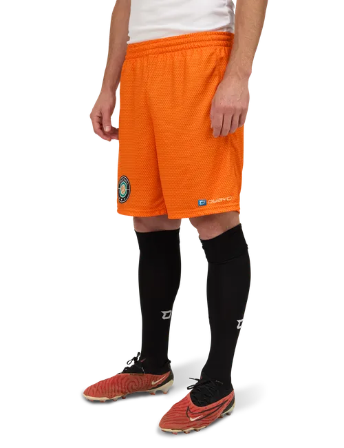  Le modèle mesure 176 cm et porte une taille  4