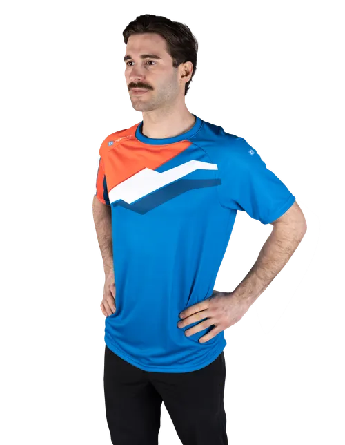  Le modèle mesure 182 cm  cm et porte une taille  6