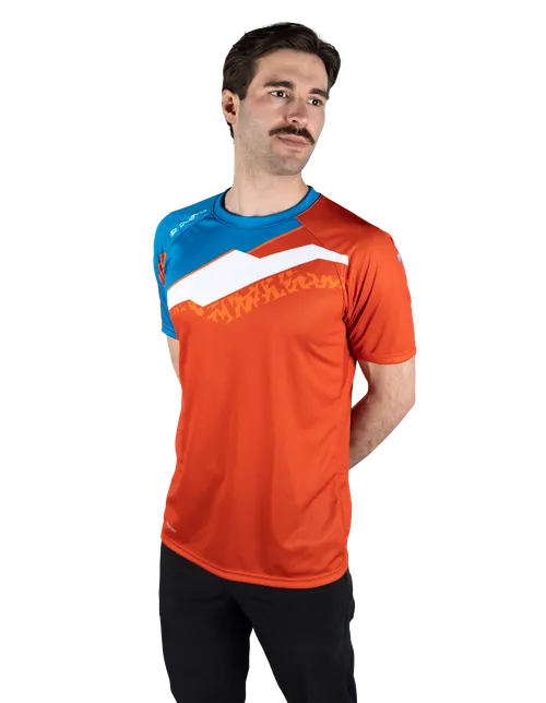  Le modèle mesure 182 cm  cm et porte une taille  6